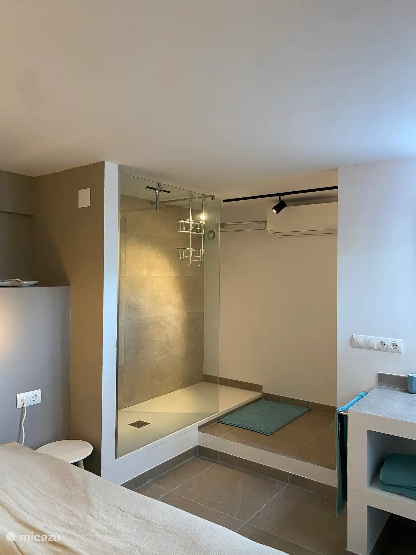 Ensuite Bad/Dusche Keller