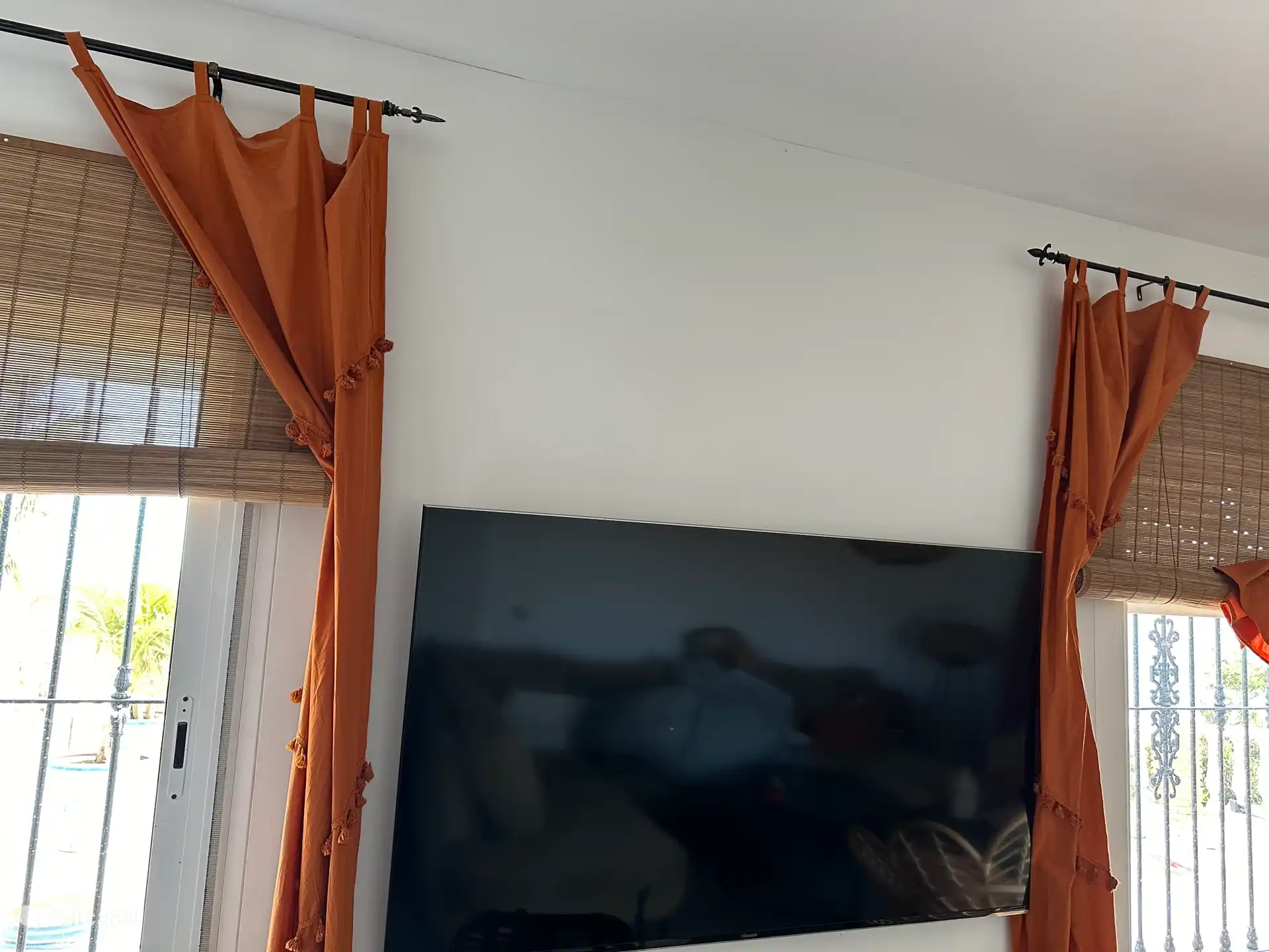 Flachbildschirm mit regulären und Pay-Kanälen