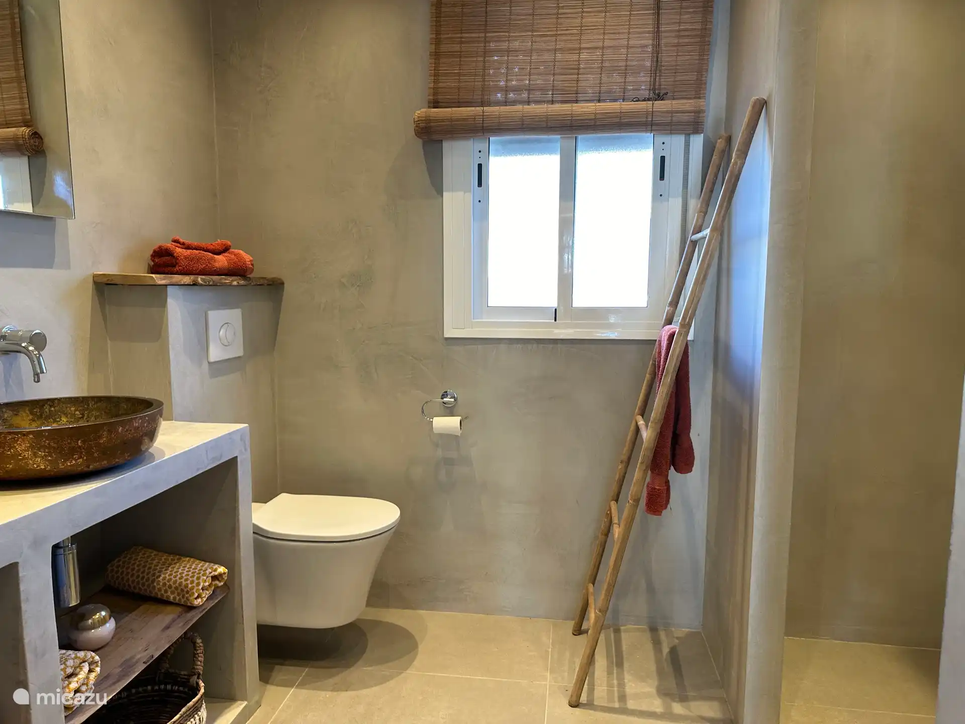 Badezimmer mit 2 Duschen