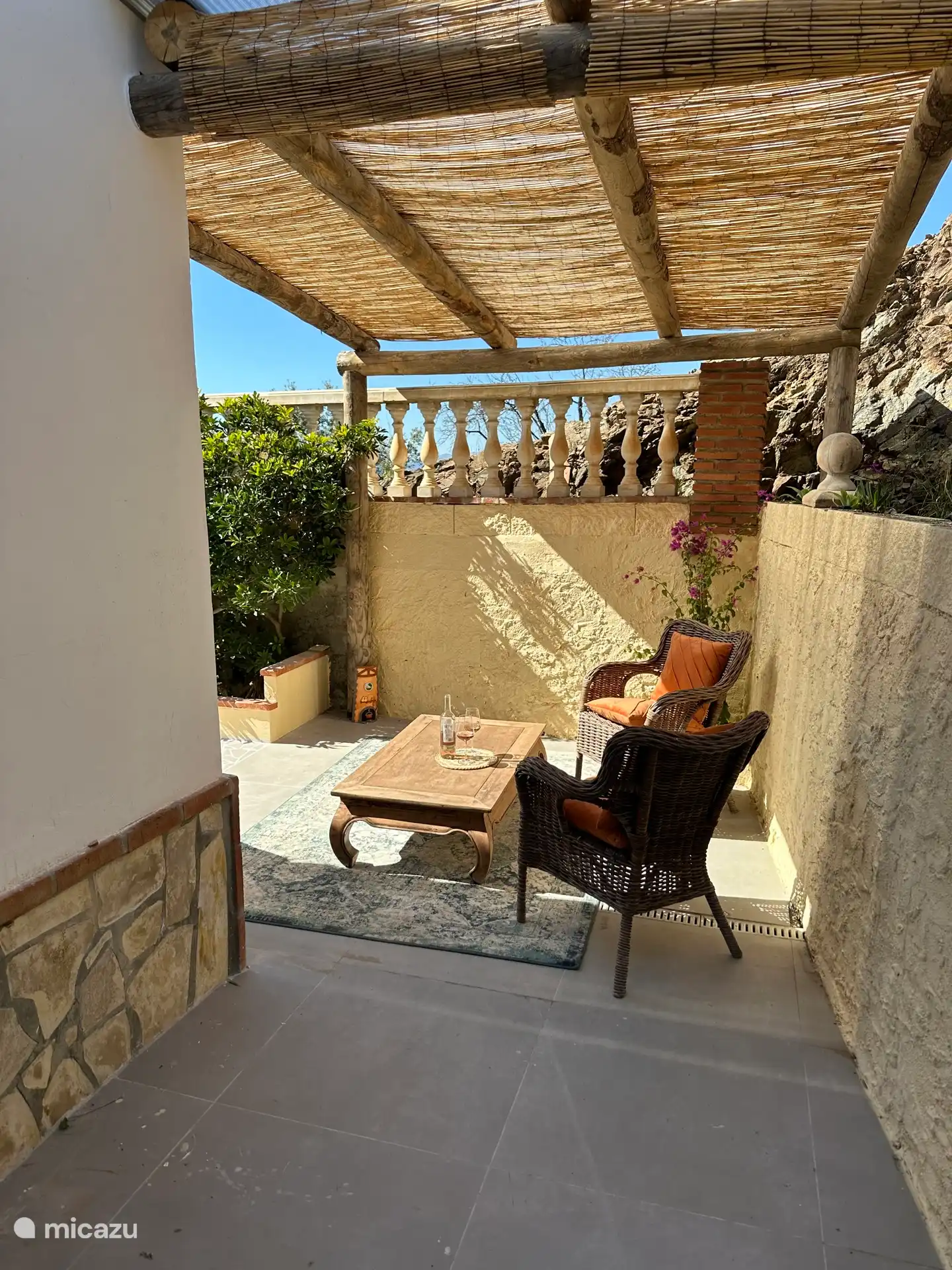 Veranda a Bree Seite mit Sitzgelegenheiten 