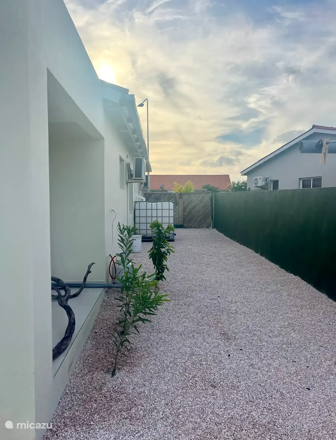 La parte trasera de la casa