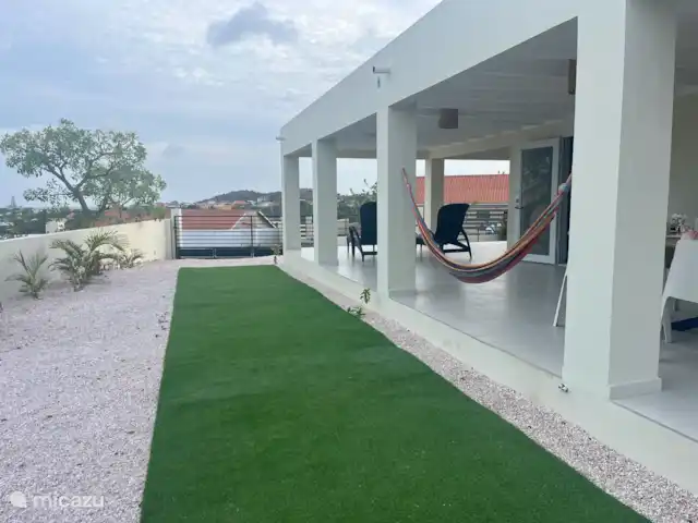 Kas Riba Seru en Curazao, Banda Arriba (este), Hoenderberg - villa Acogedora hamaca en el porche: el lugar perfecto para relajarse, leer o tomar una siesta tranquila mientras disfruta de la brisa.