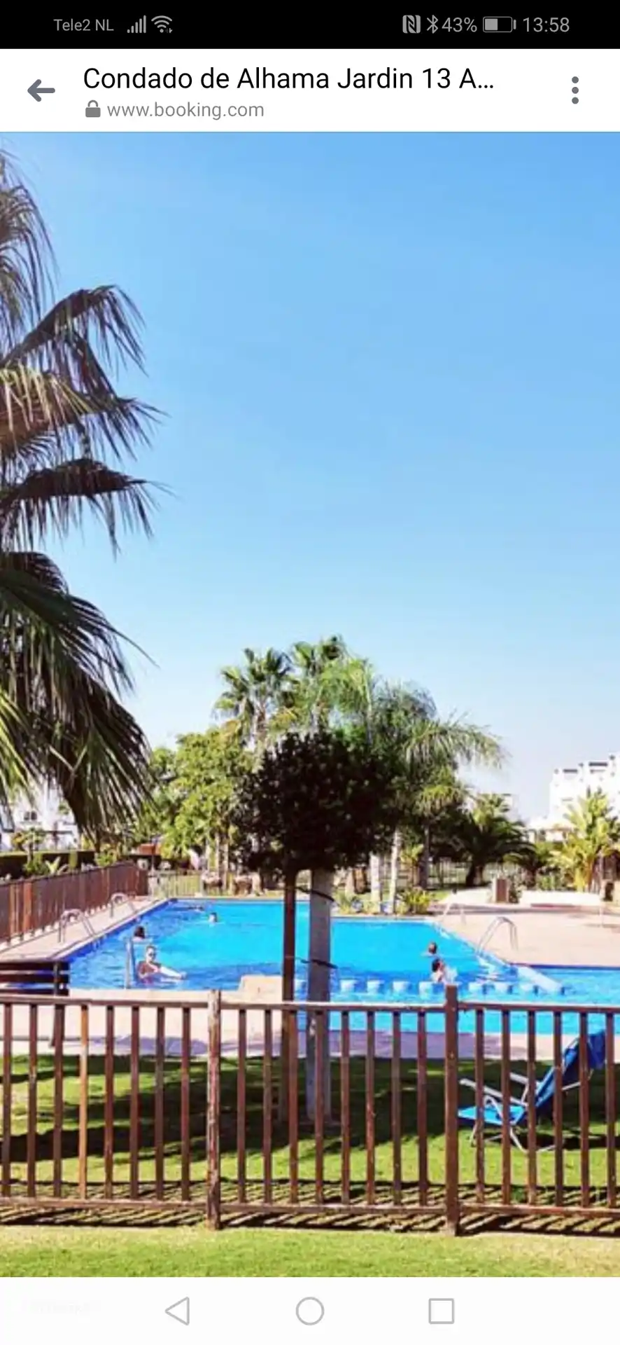 Schwimmbad (es gibt insgesamt 11) vor der Tür