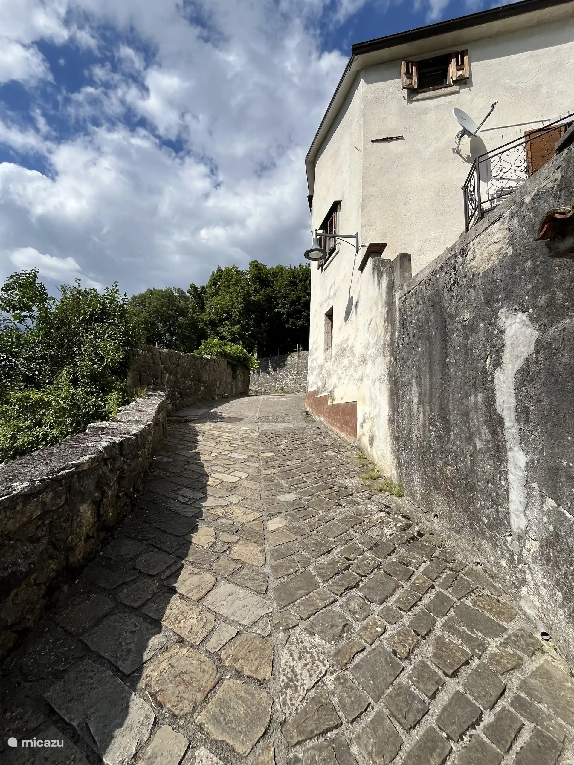 Mur de la forteresse dans la ville de Buzet