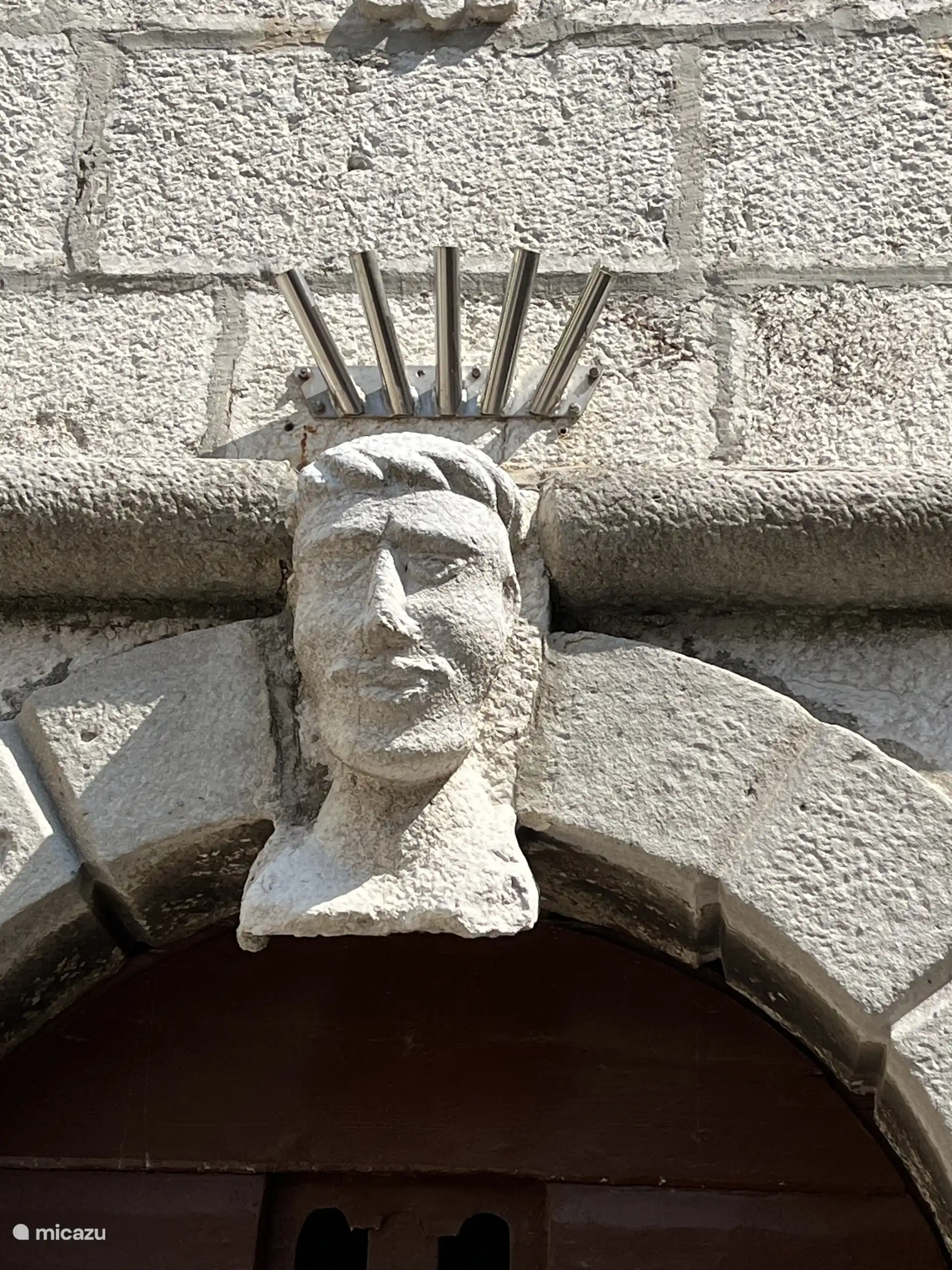 Bâtiment historique sur l’île adriatique de Cres