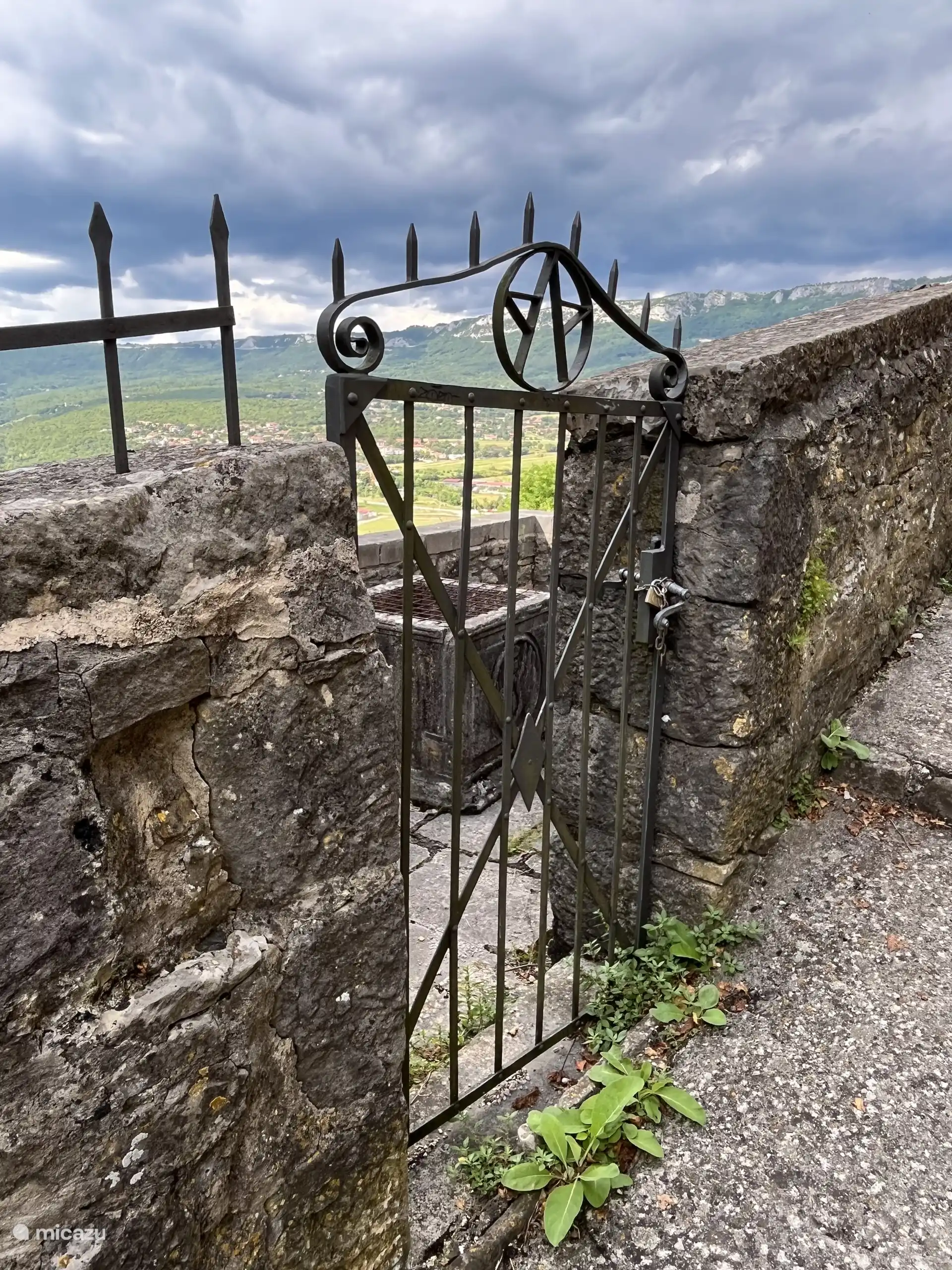 Vue sur la vallée depuis la ville de Buzet