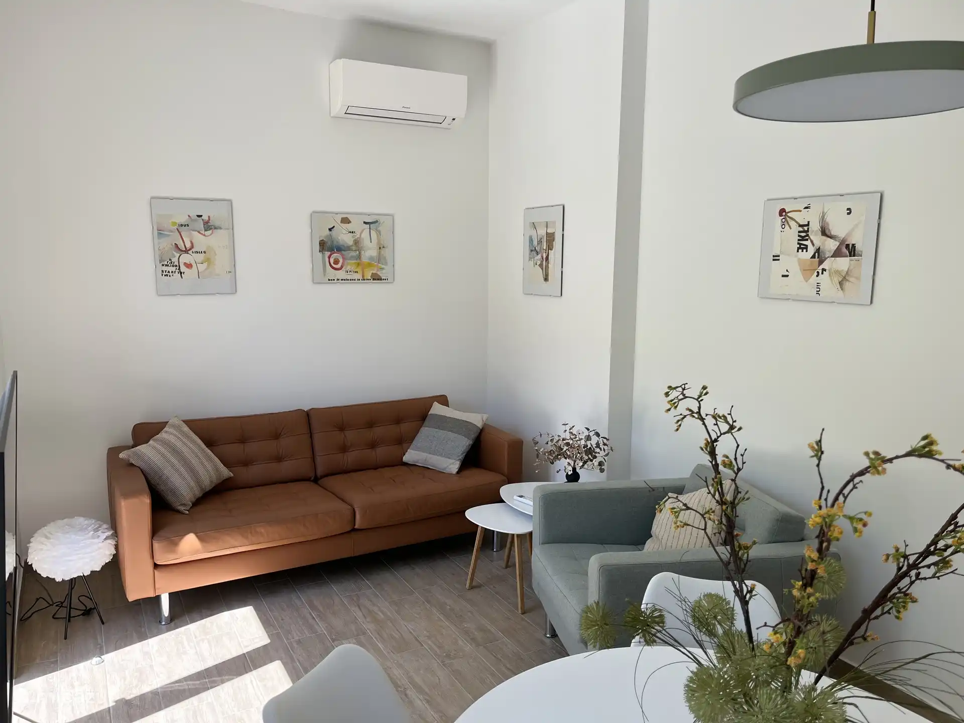 Salon avec canapé 3 places et fauteuil