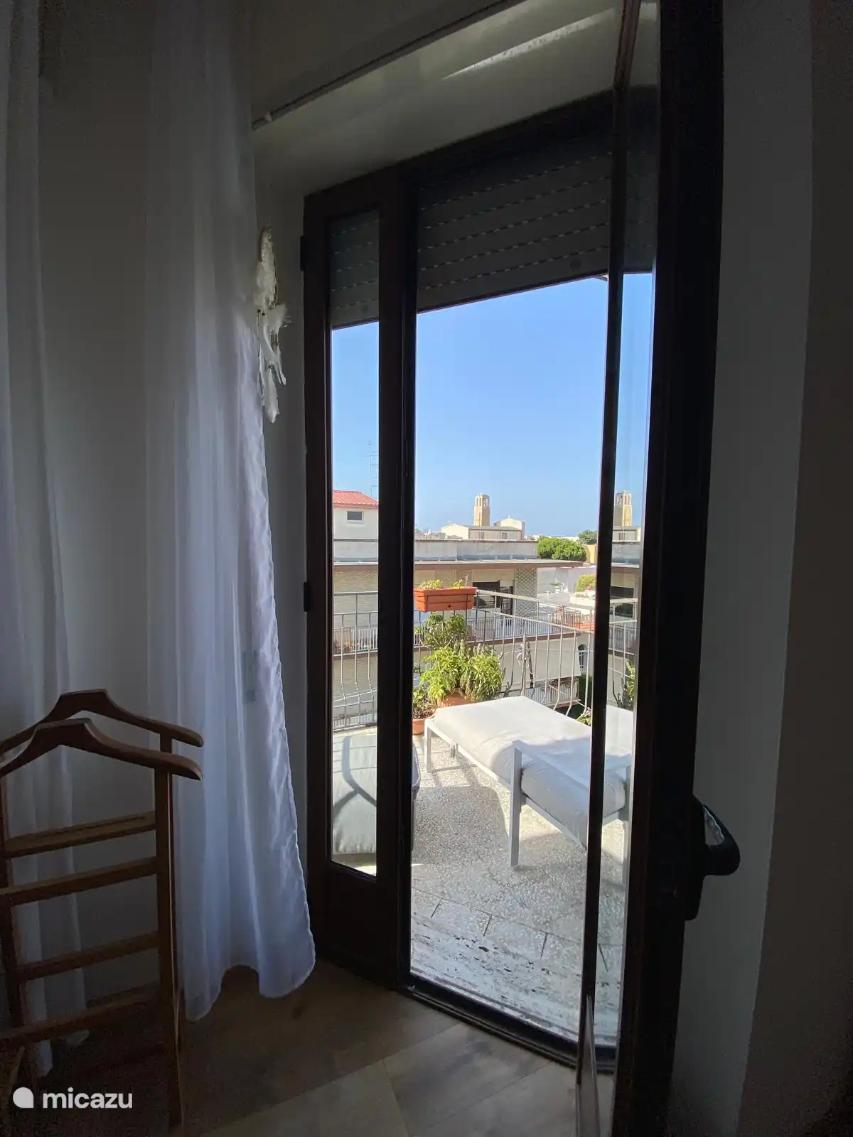 Dormitorio 2, vista al balcón