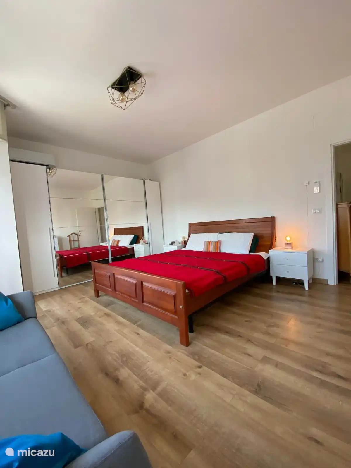 Dormitorio 2, cama king-size, amplio armario, aire acondicionado