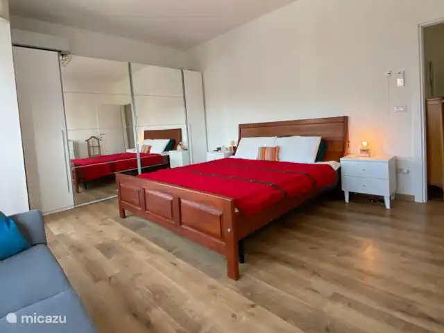 Location de Vacances Italie, Pouilles (Puglia), Brindisi, appartement - Casa Salitalia Casale Chambre 2, lit king-size, grande armoire, climatisée
