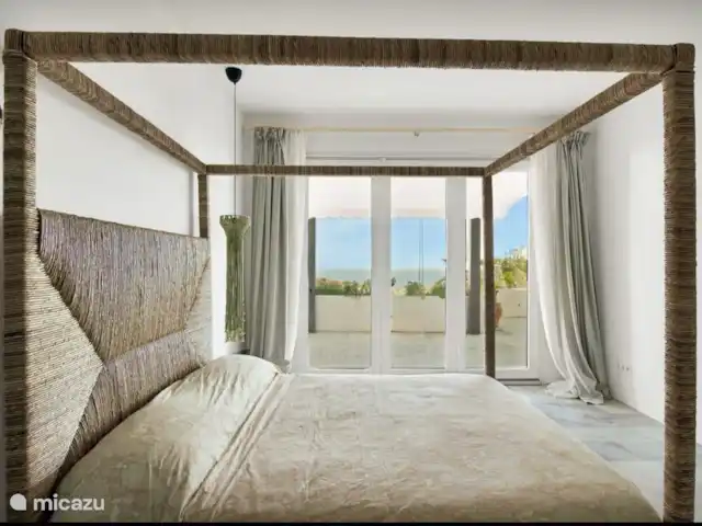 Paradis côtier de Marbella | Espagne, Costa del Sol, Marbella - appartement Chambre principale avec salle de bain attenante