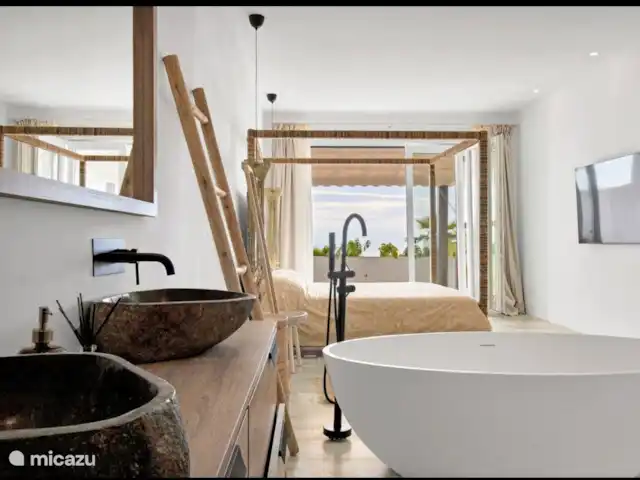 Paradis côtier de Marbella | Espagne, Costa del Sol, Marbella - appartement Chambre principale avec salle de bain attenante
