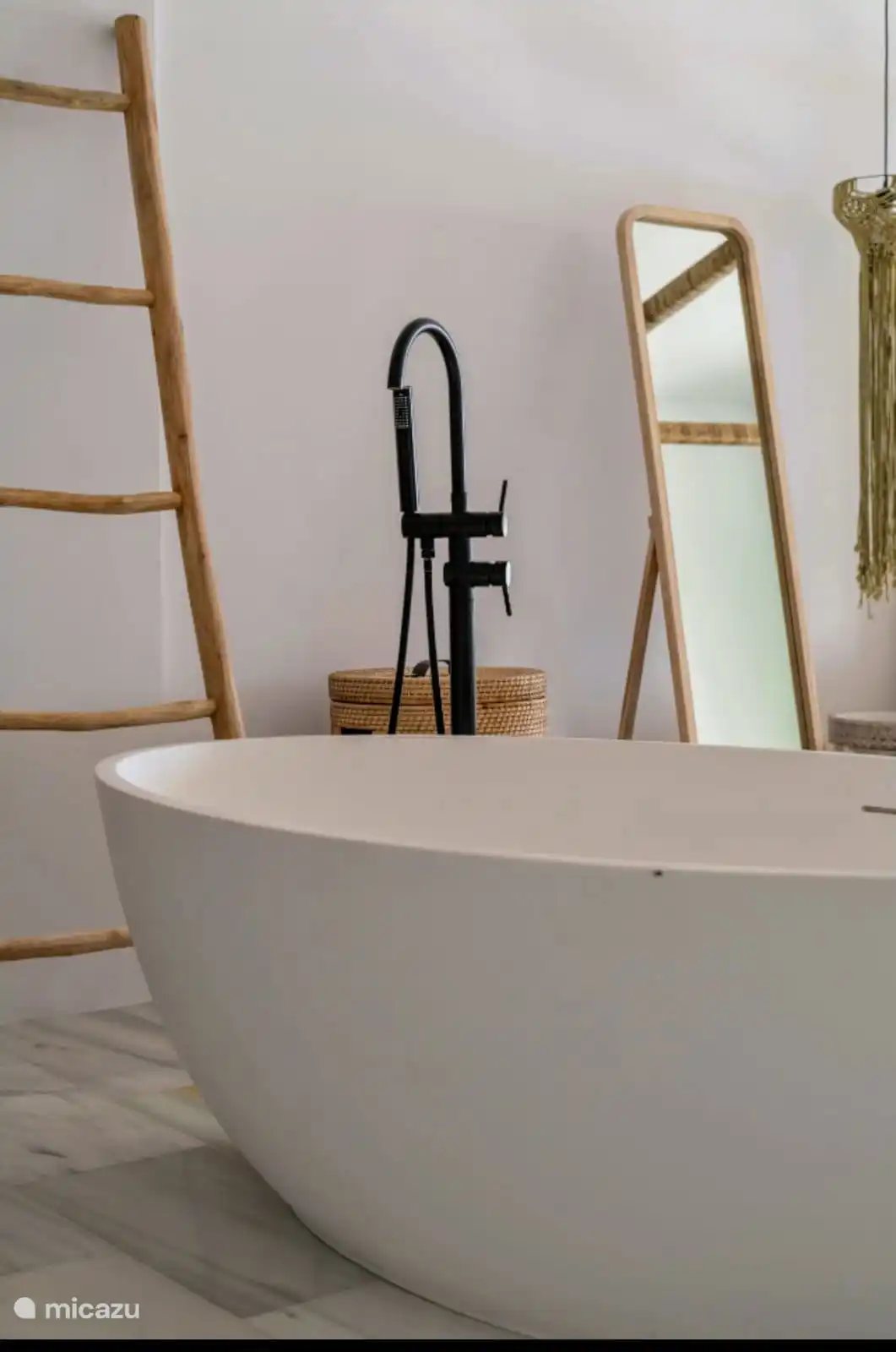 Dormitorio principal con ba&#241;era