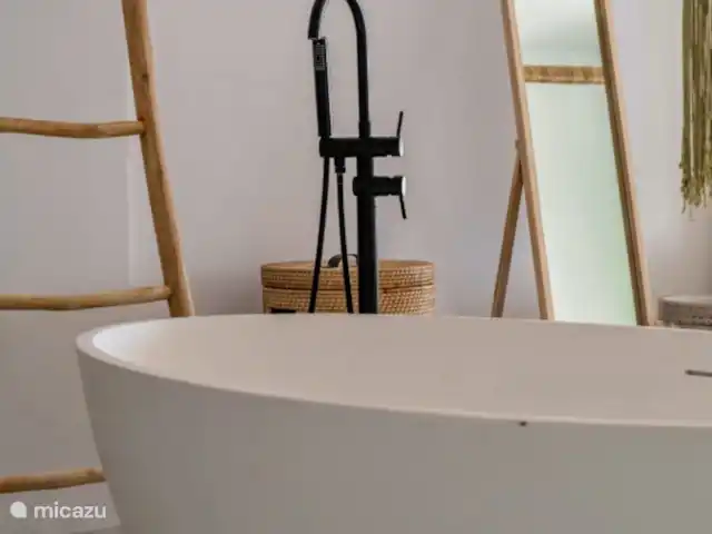 Paradis côtier de Marbella | Espagne, Costa del Sol, Marbella - appartement Chambre principale avec baignoire