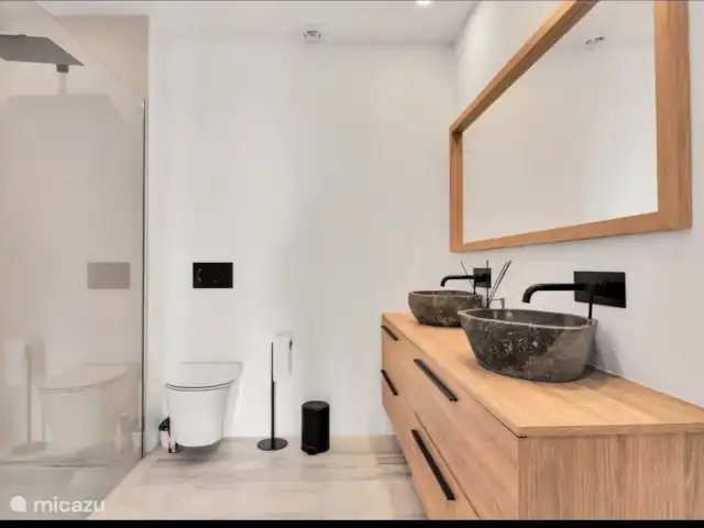 Paradis côtier de Marbella | Espagne, Costa del Sol, Marbella - appartement salle de bain 2. Partagé entre 2 chambres