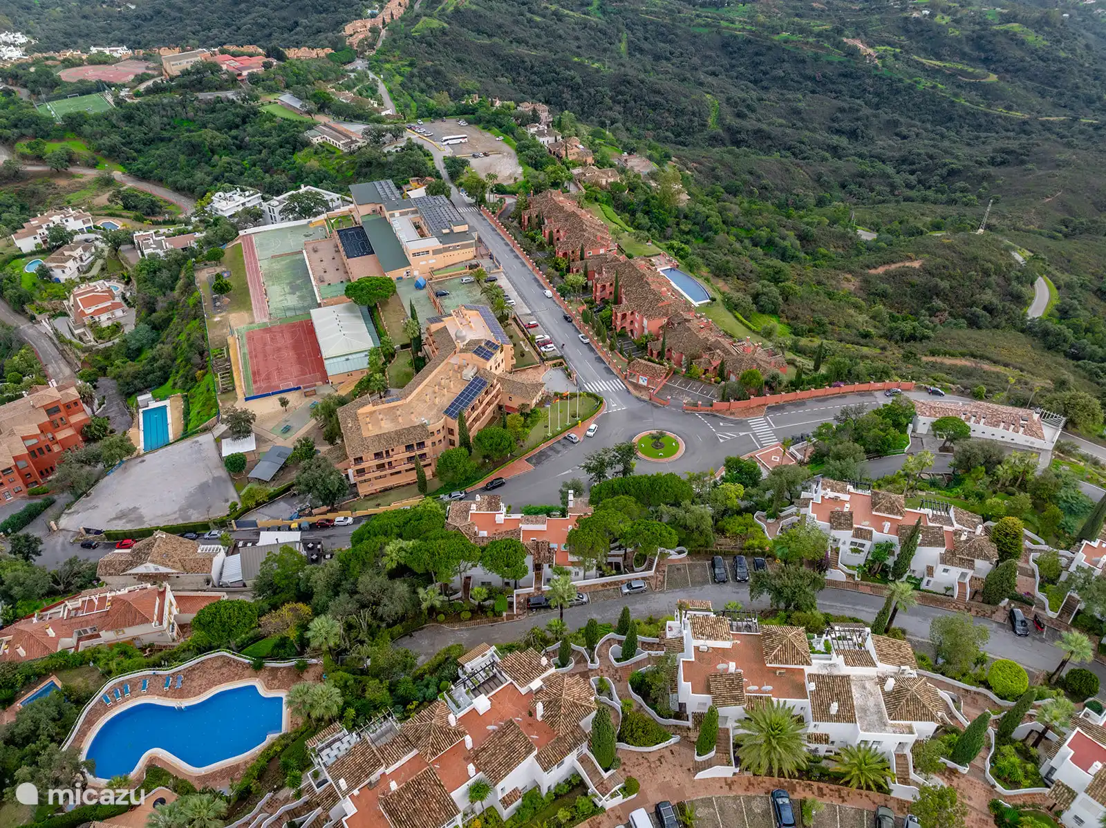 Incre&#237;ble vista de la ciudad y el mar. Panor&#225;mico