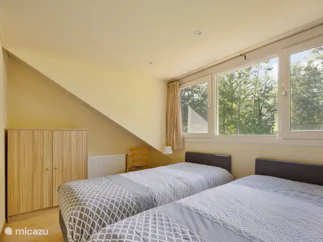Maison de vacances à Twente ♥ | Pays-Bas, Overijssel, Bornerbroek - maison de vacances Chambre avec deux lits à sommier tapissier.