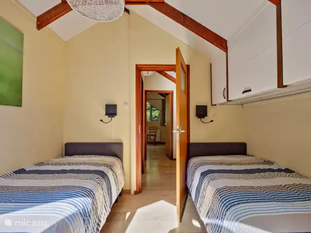Maison de vacances à Twente ♥ | Pays-Bas, Overijssel, Bornerbroek - maison de vacances Chambre avec deux lits à sommier tapissier.