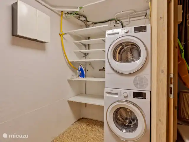 Maison de vacances à Twente ♥ | Pays-Bas, Overijssel, Bornerbroek - maison de vacances Sous-sol avec lave-linge et sèche-linge.