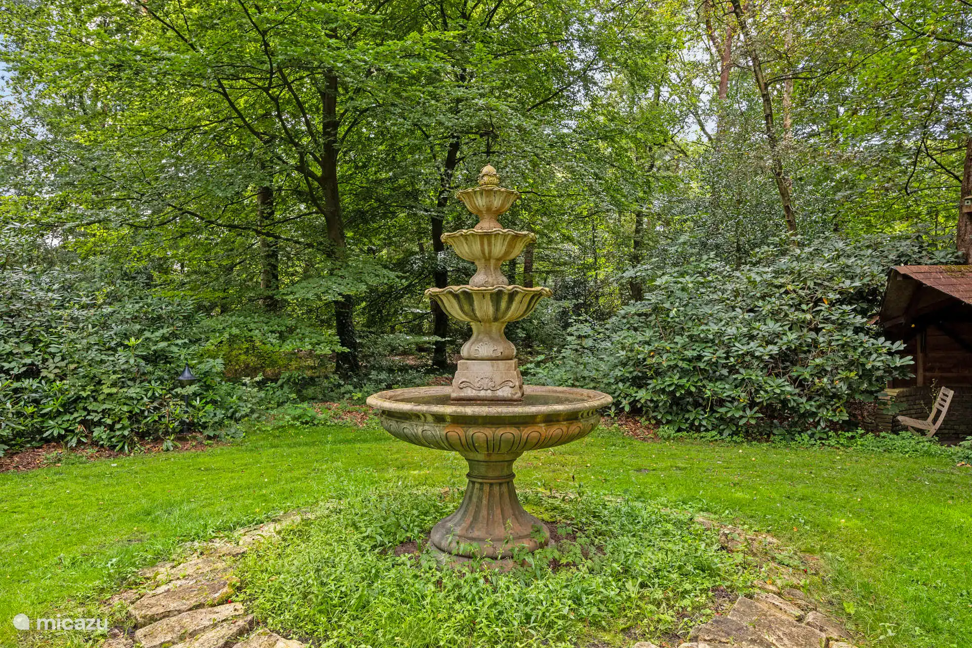 Fontein in eigen bos.