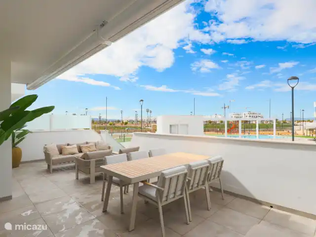 Casita Gigi | Espagne, Costa Cálida, Los Alcázares - appartement Terrasse de 45m2 avec salon, table à manger spacieuse et transats