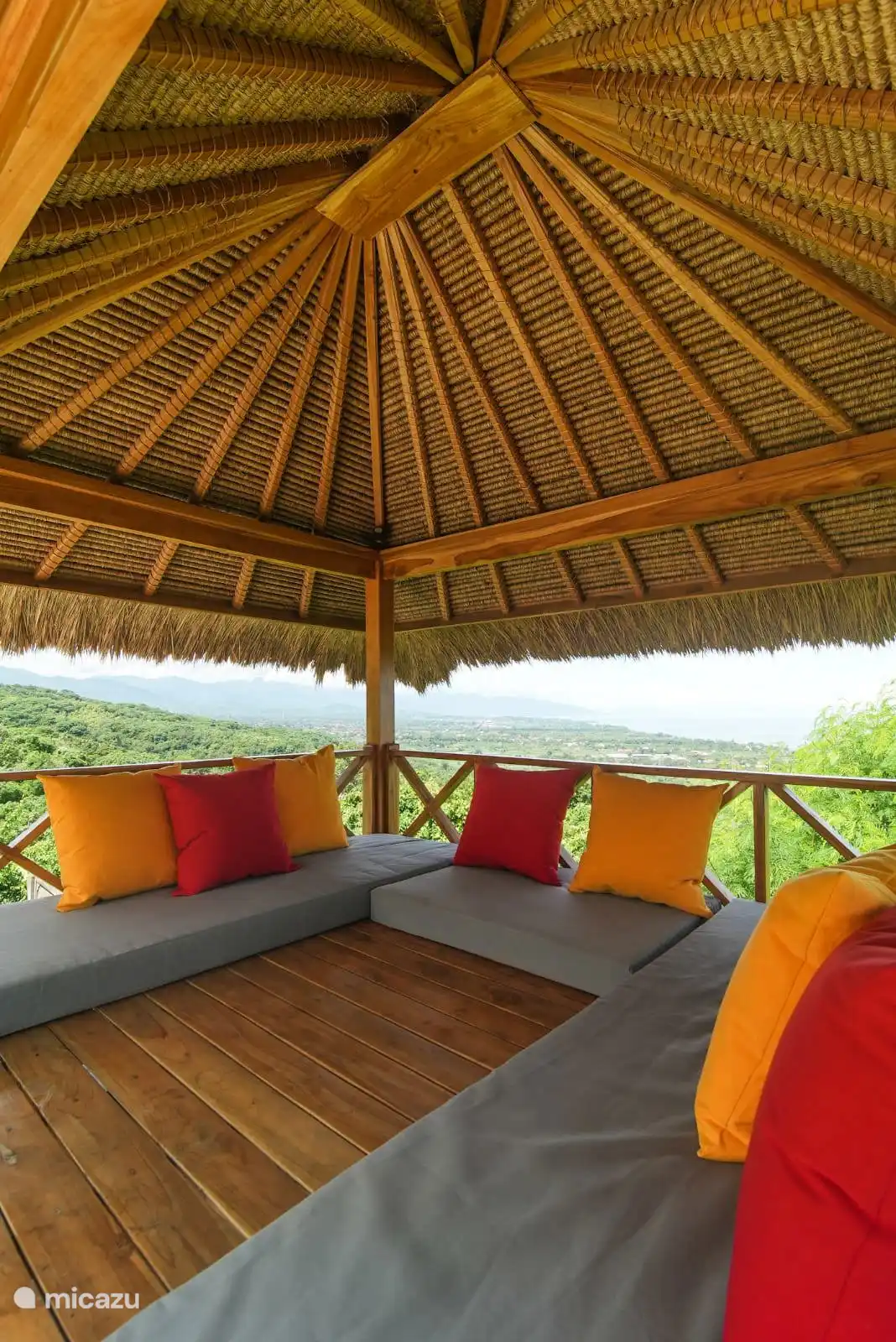 Herrliches Panorama vom Pool aus