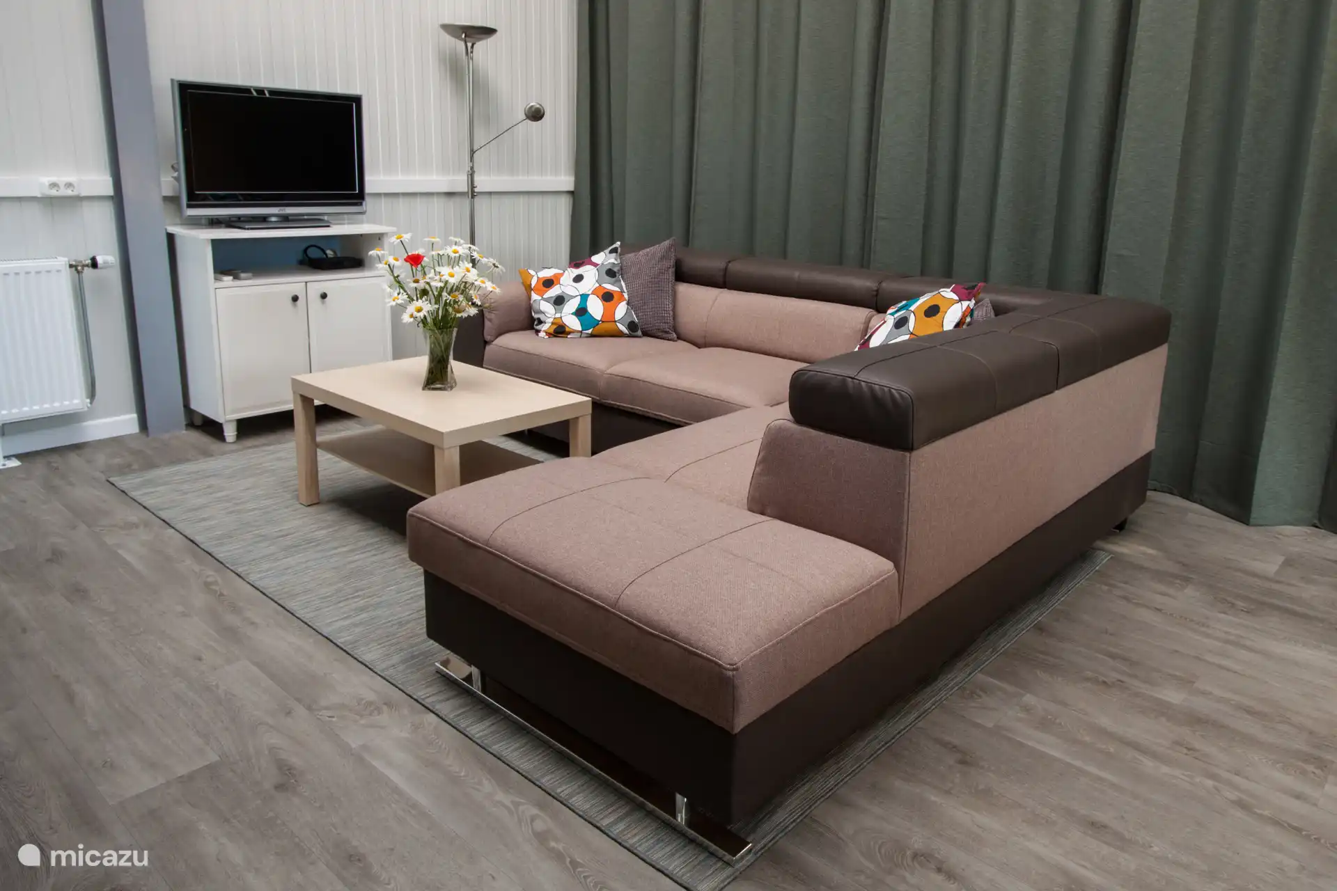 Sitting area + smart TV