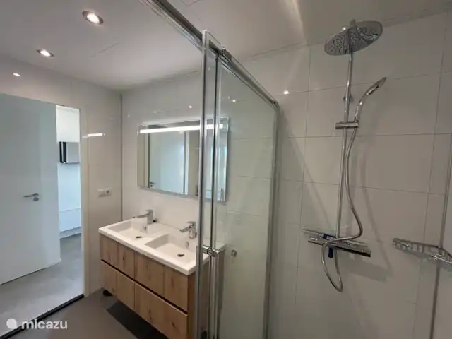 Villa de plage sur l’IJsselmeer 8 pers | Pays-Bas, Hollande du Nord, Enkhuizen - maison de vacances Salle de bain au rez-de-chaussée