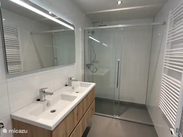 Villa de plage sur l’IJsselmeer 8 pers | Pays-Bas, Hollande du Nord, Enkhuizen - maison de vacances Salle de bain au rez-de-chaussée