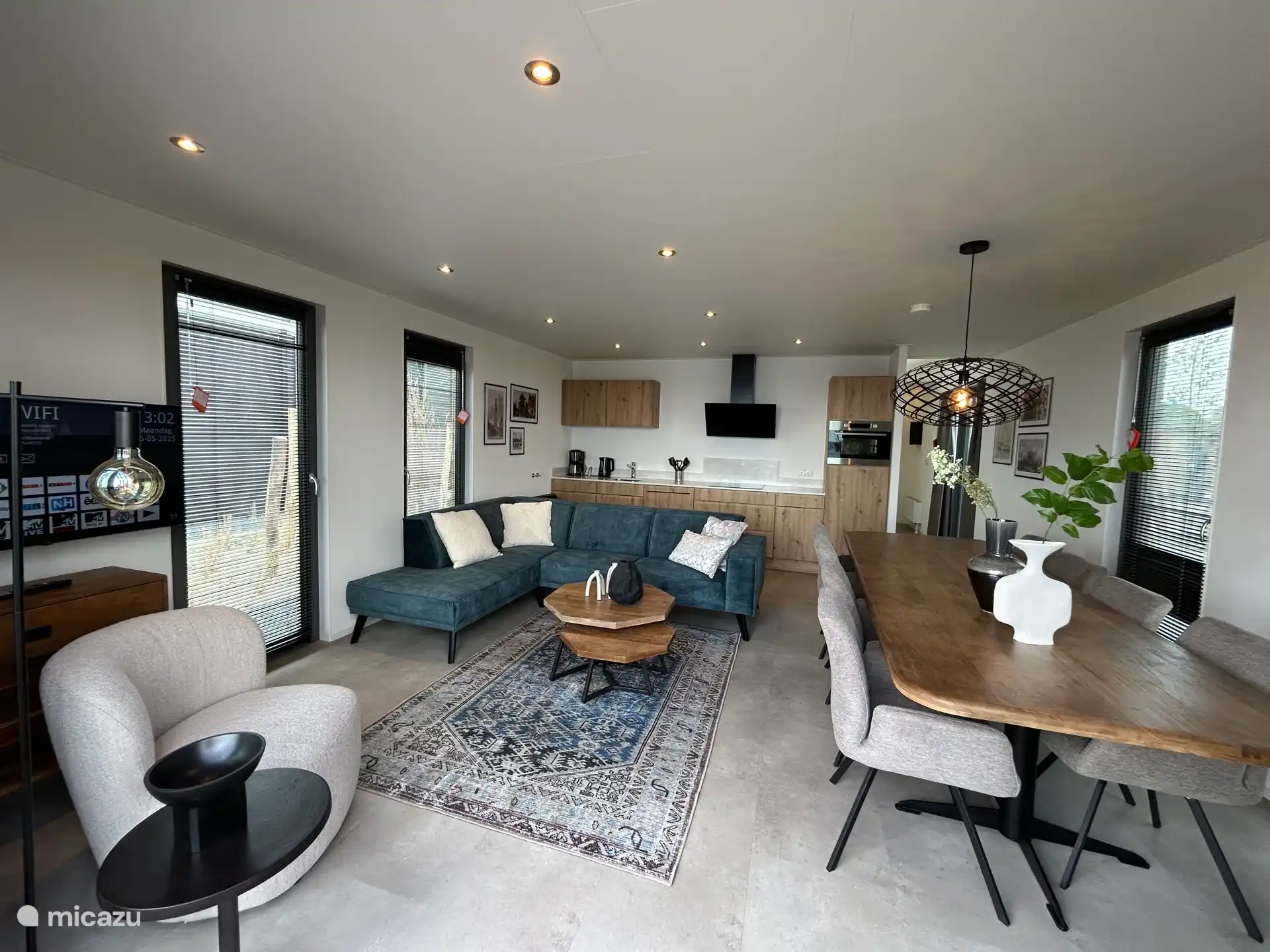 Salon spacieux et confortable