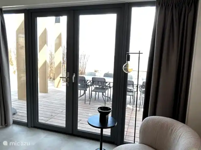 Villa de plage sur l’IJsselmeer 8 pers | Pays-Bas, Hollande du Nord, Enkhuizen - maison de vacances Salon et terrasse sur l’IJsselmeer