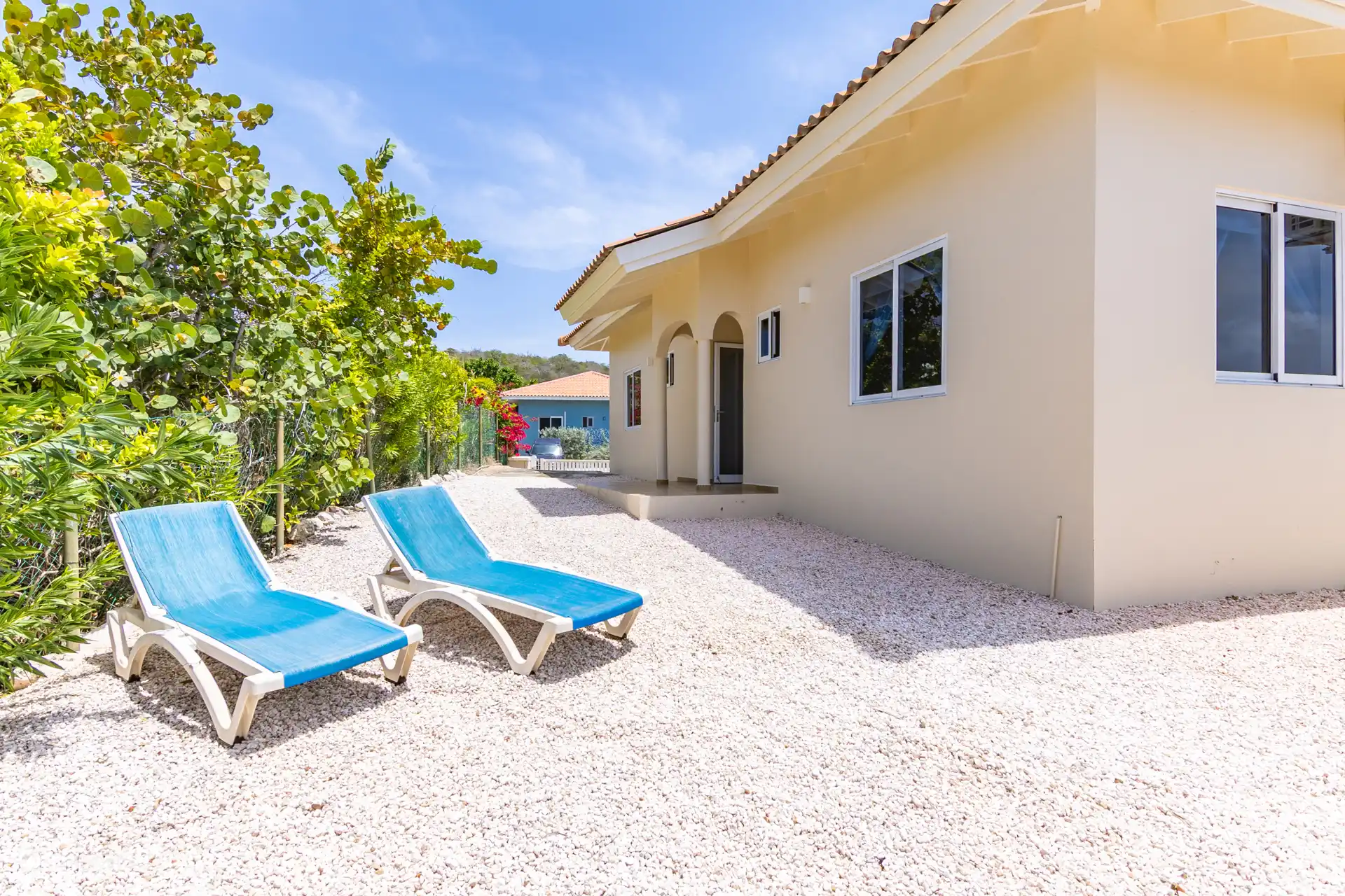 Arrière de la maison avec beaucoup d’intimité