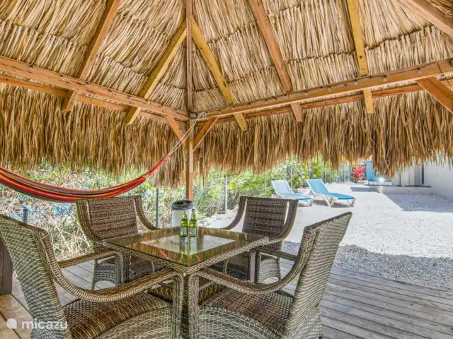 Villa Suribloem *Vista al mar y a la colina* en Curazao, Bandabou (oeste), Fontein - casa vacacional ¡También hay una hamaca en la palapa!