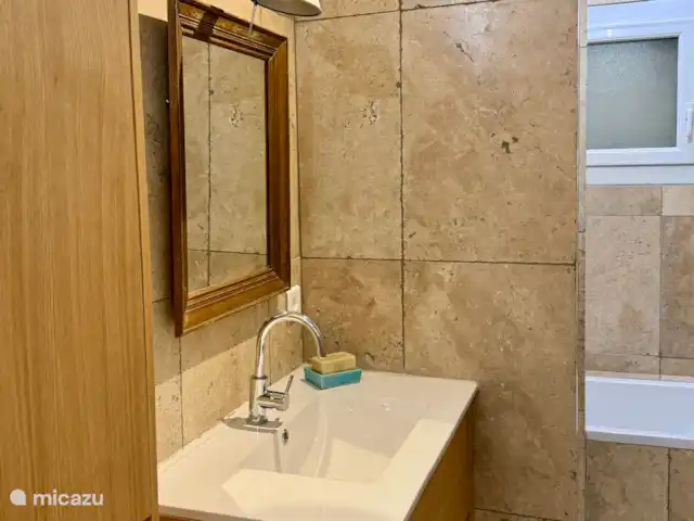 Las cigarras de St-Quentin-la-Poterie en Francia, Gard, Saint-Quentin-la-Poterie - casa vacacional Baño para los dormitorios 2 y 3