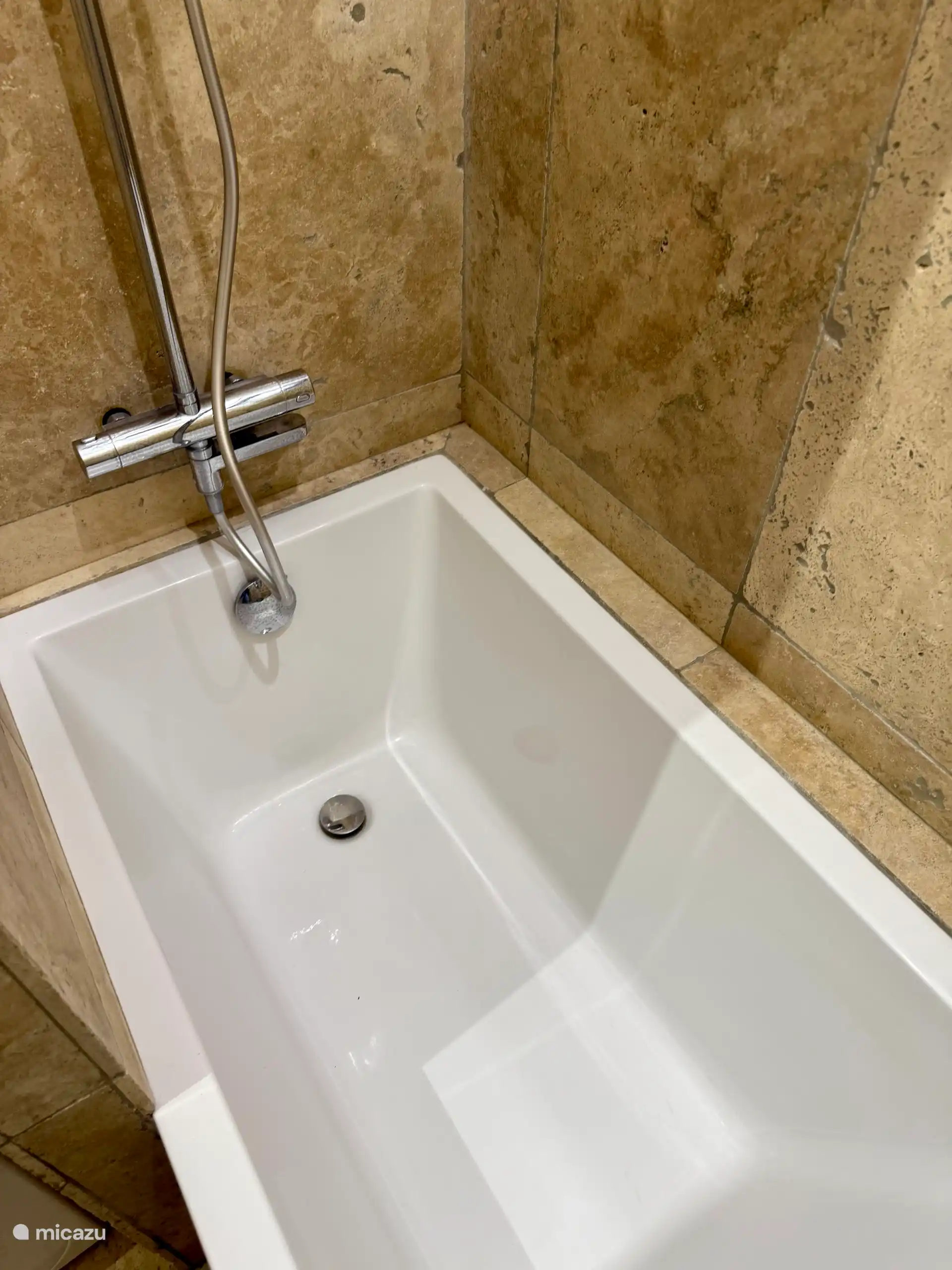 baignoire/douche de la salle de bain
bain de 120x60 cm