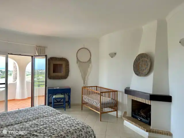 Location de Vacances Portugal, Algarve, Albufeira, villa - Brisa do Mar Chambre 2, berceau, cheminée, grande terrasse, climatisation