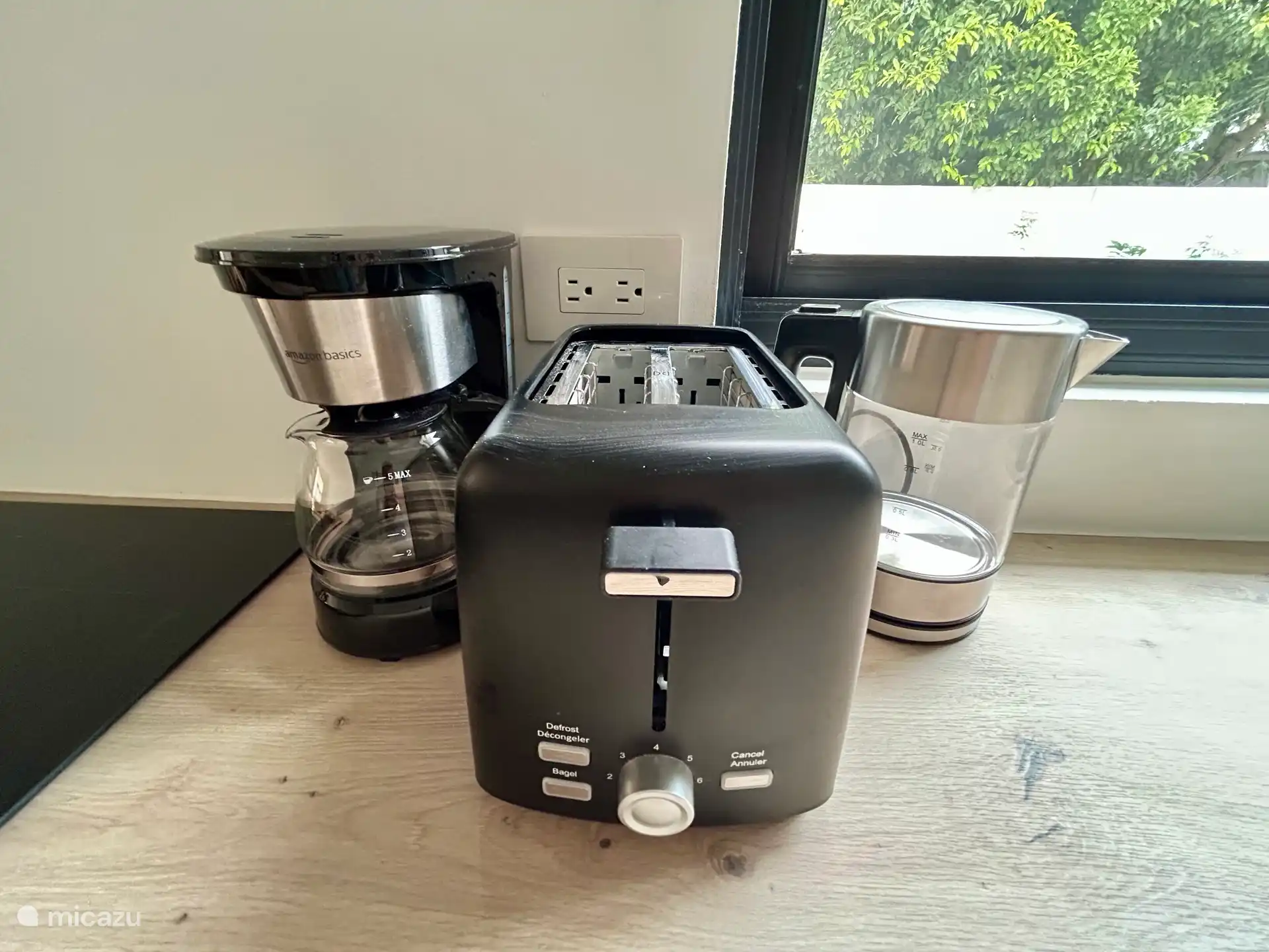 Coffee machine, kettle and toaster