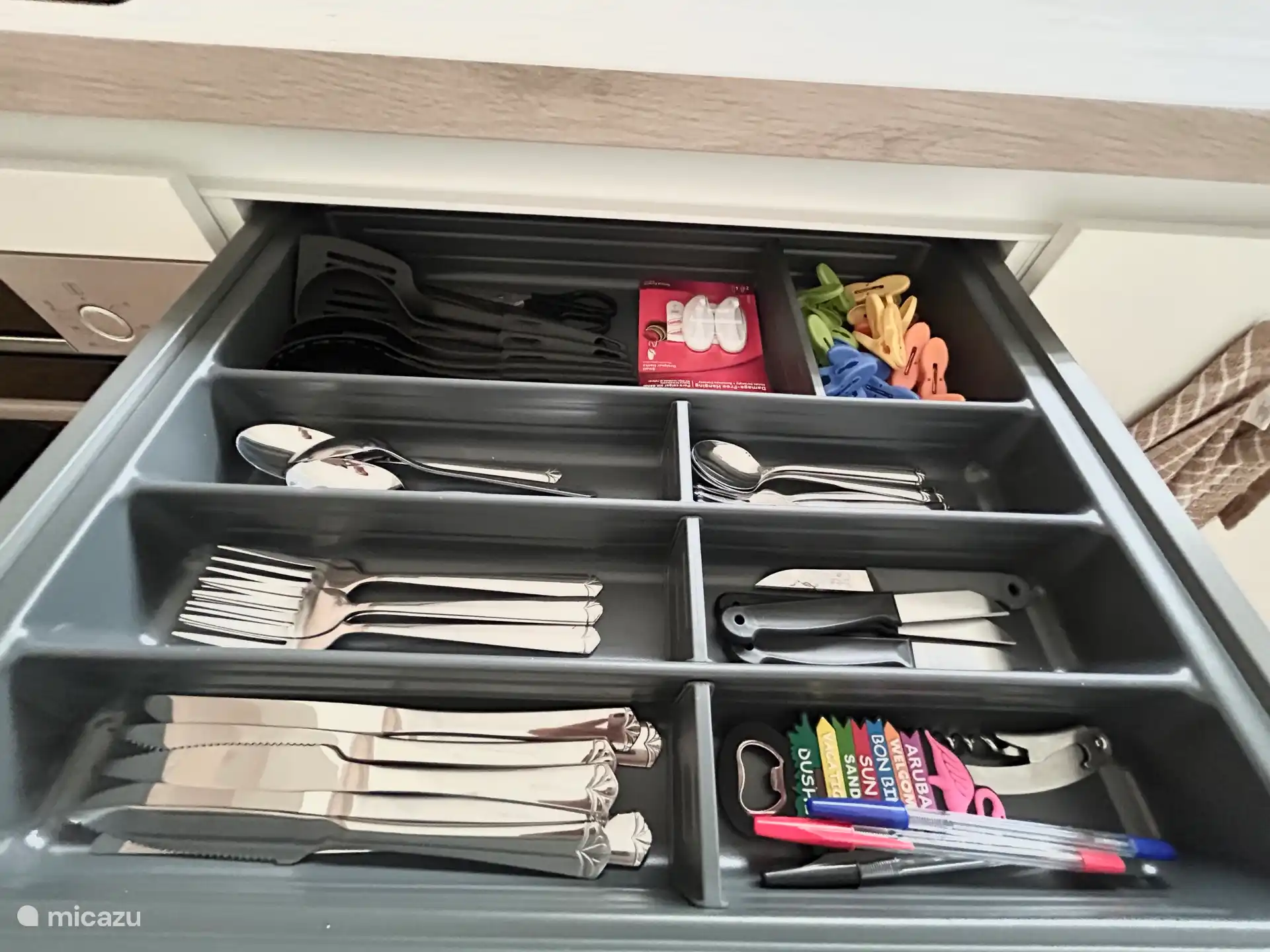 Kitchen cutlery drawer