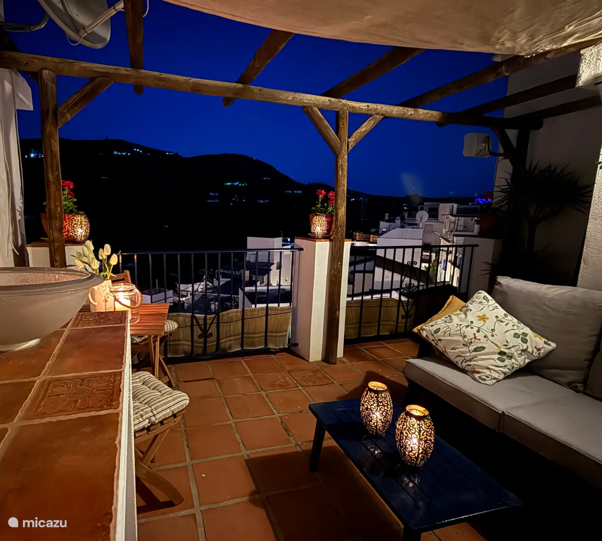 Dachterrasse am Abend 