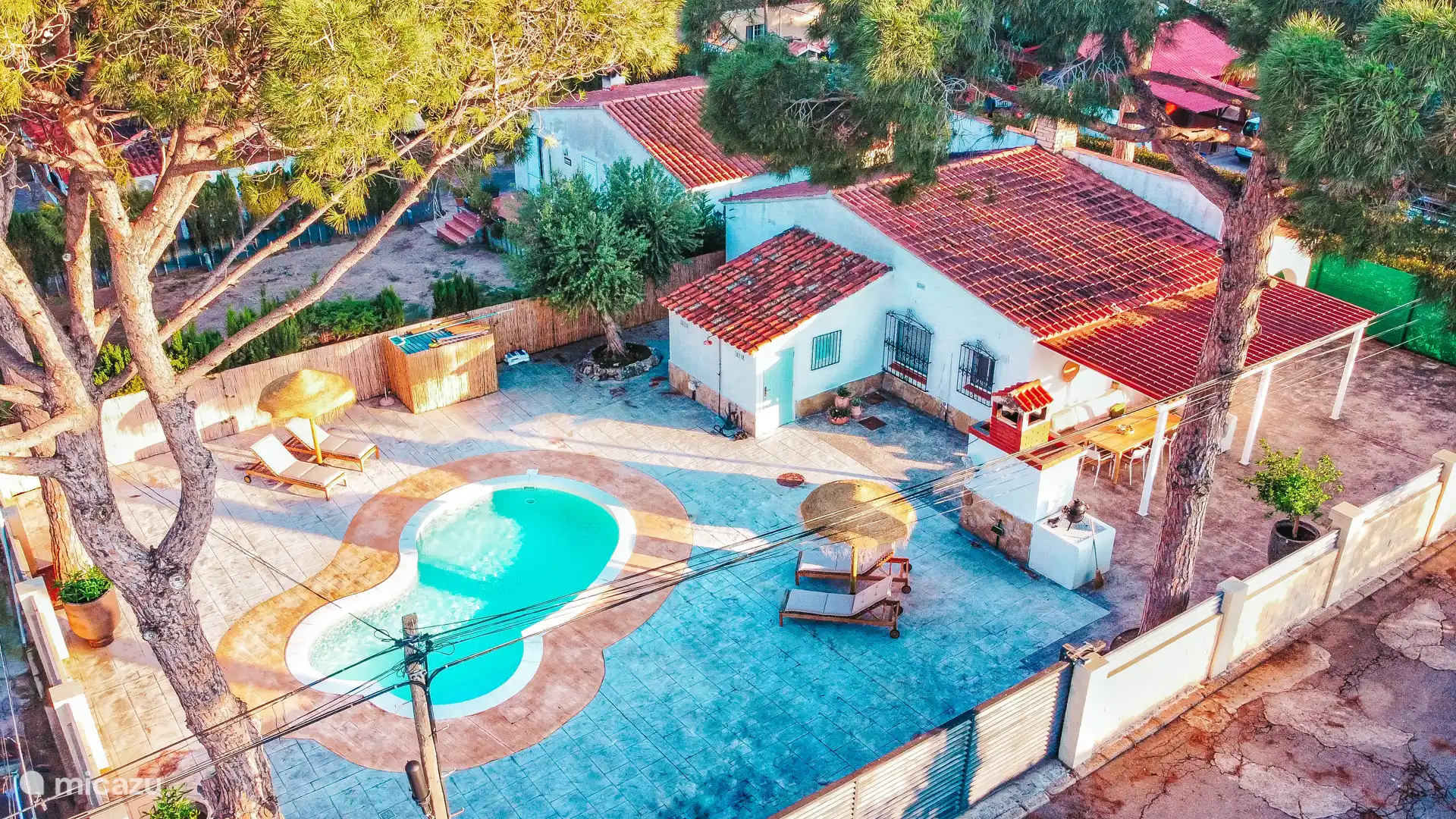 Der ummauerte Garten ist 500 m² groß, schön geräumig!