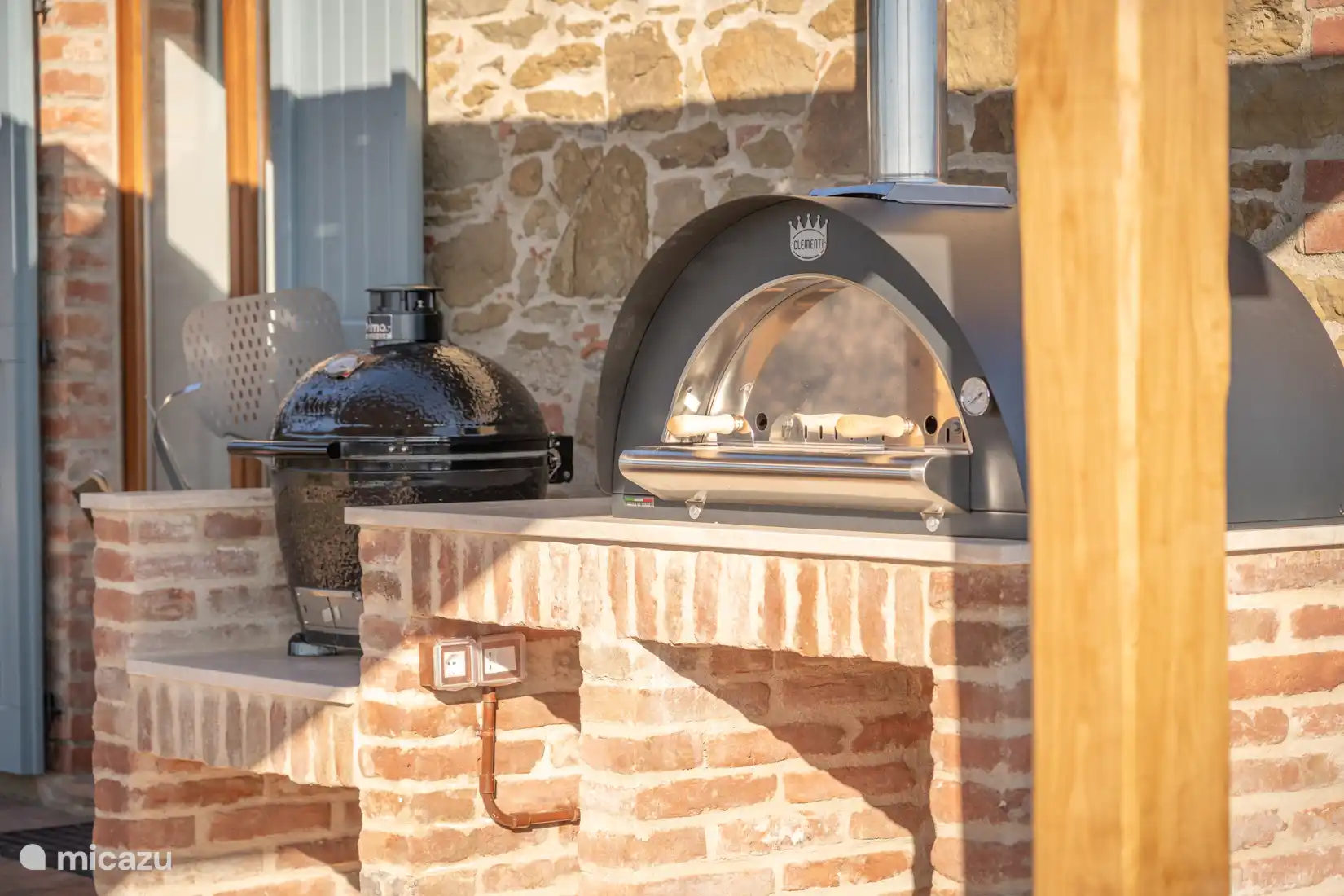 BBQ avec four à pizza