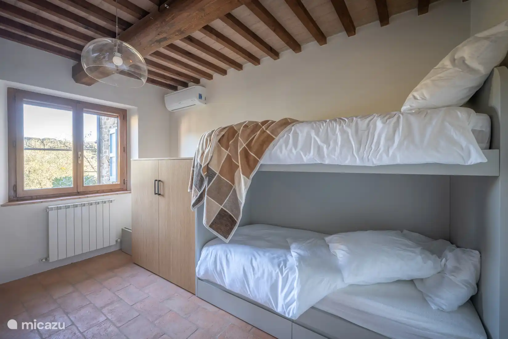 Chambre avec lits superposés