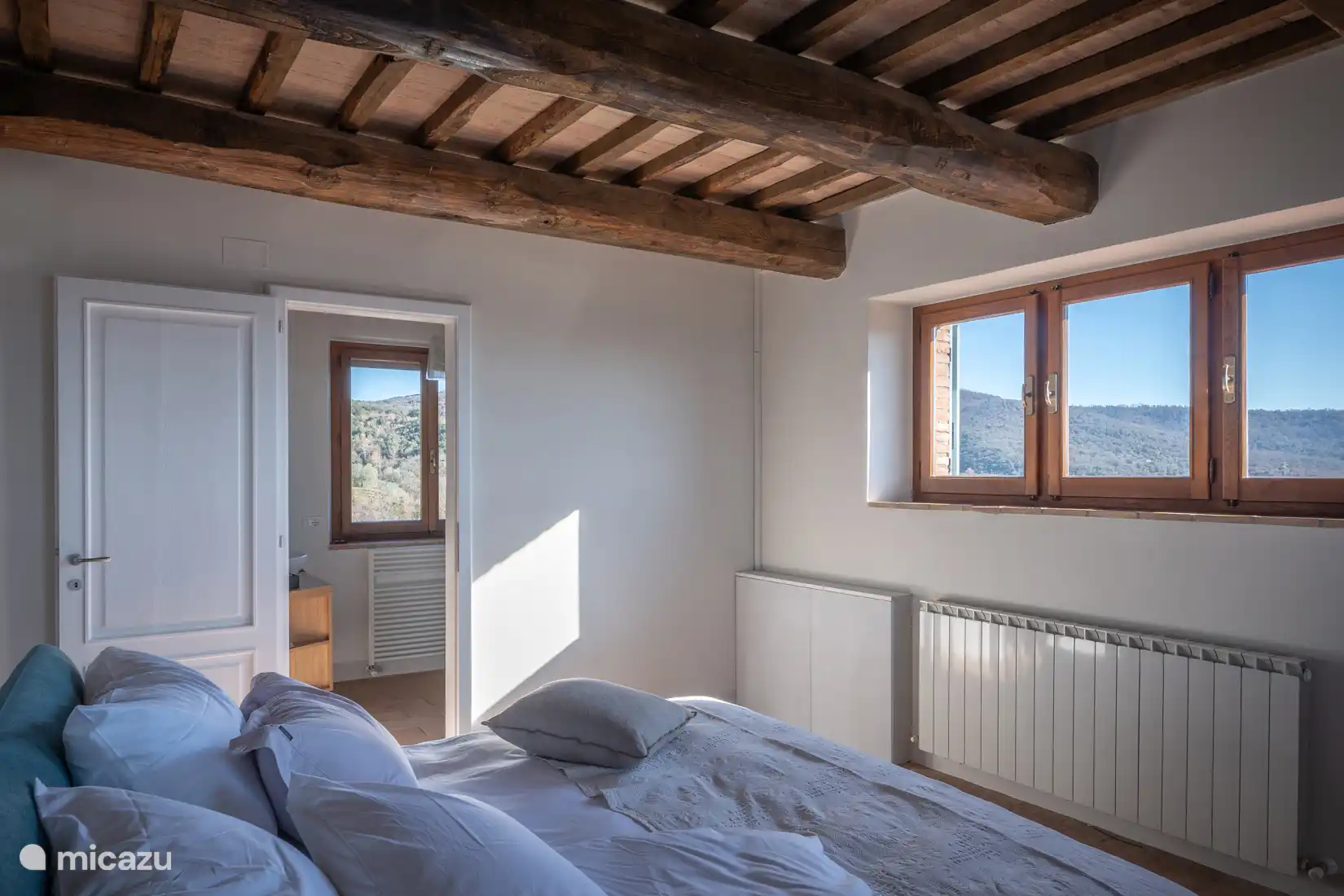 Chambre au premier étage de la maison principale