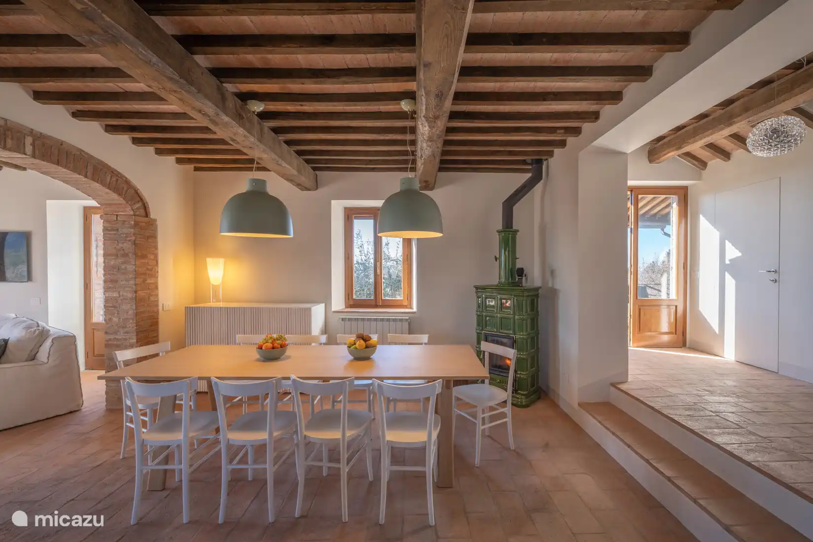 Table à manger bâtiment principal