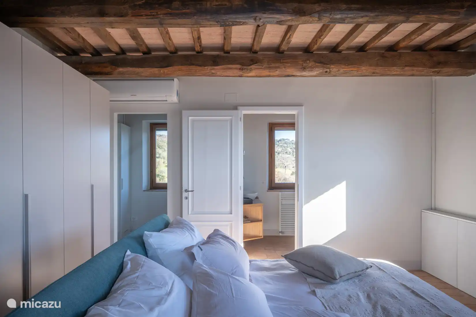 Chambre au premier étage de la maison principale