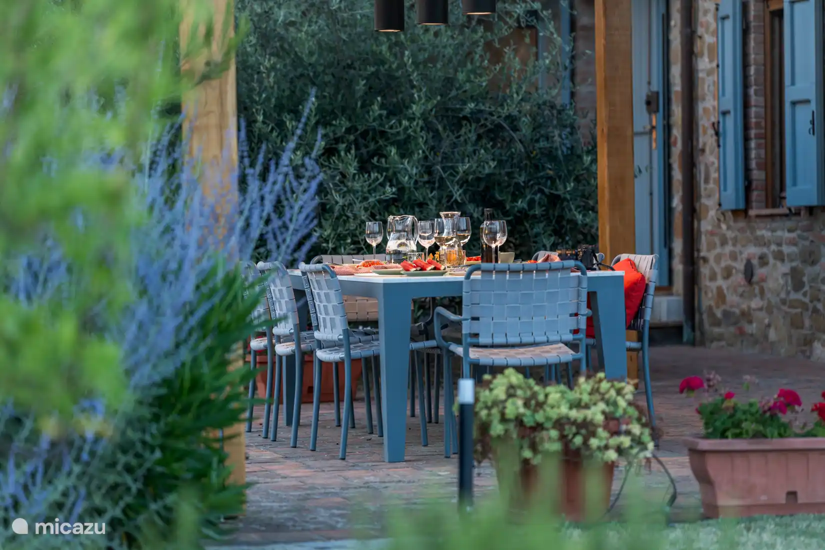 Dîner sous la pergola