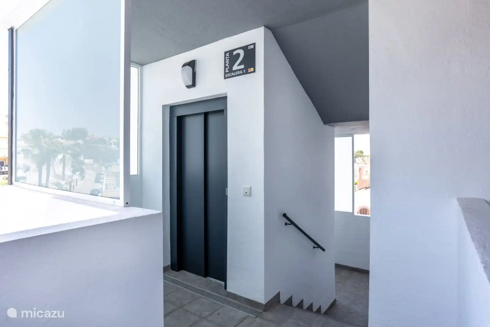 Aufzug direkt vor der Haustür der Wohnung zu verschiedenen Etagen/Tiefgarage