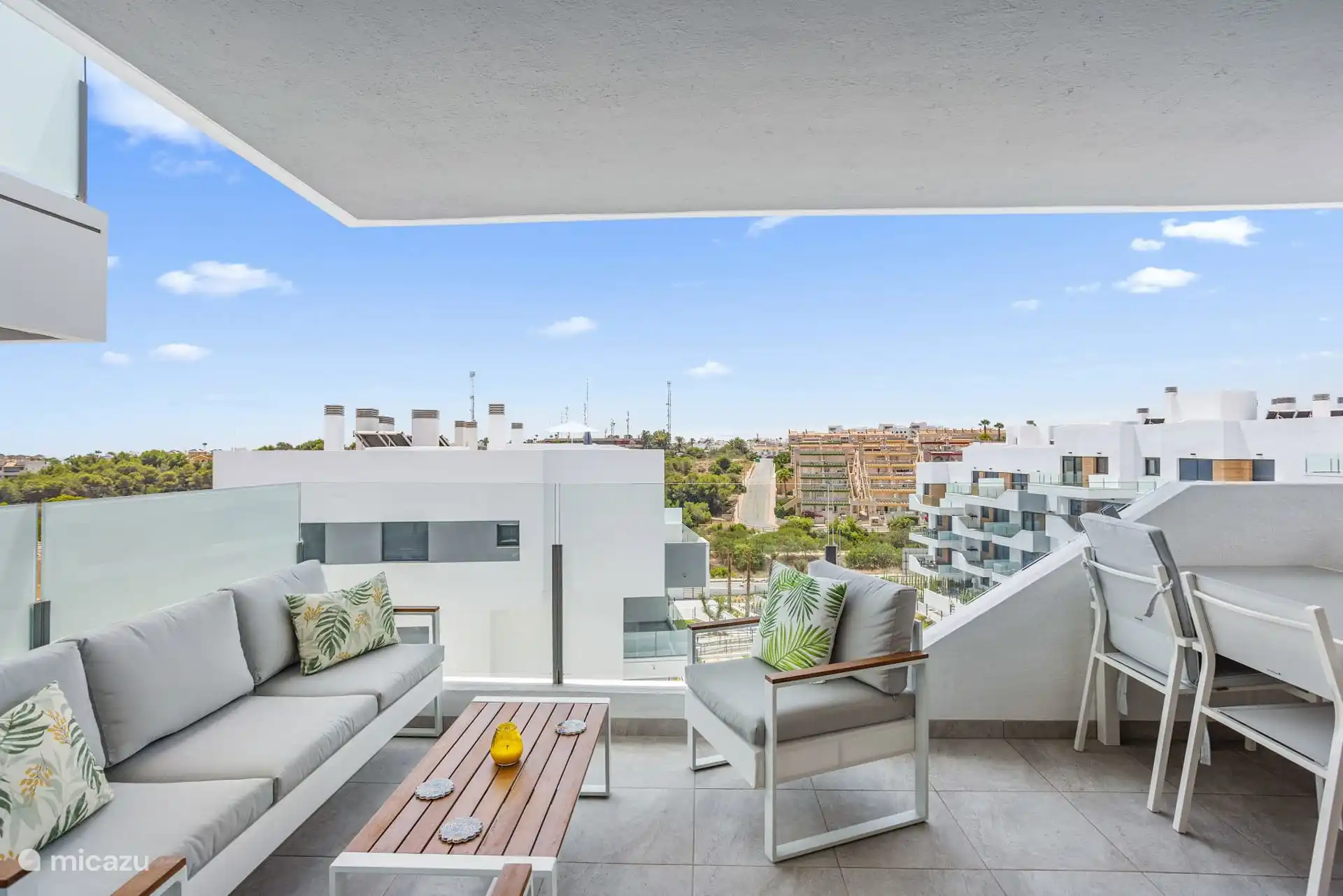 Fantastisch möblierte Außenterrasse