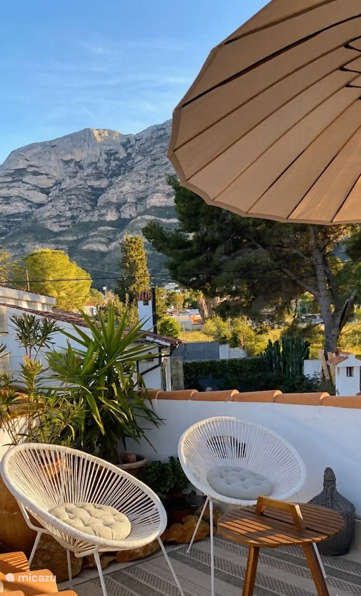 Roof terrace with views of the Montgo