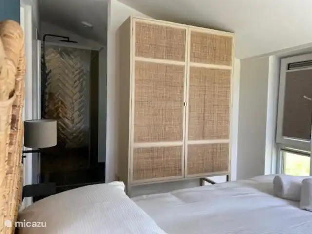 Dormir entre les dunes | Pays-Bas, Hollande du Nord, Saint Martin - maison de vacances Chambre au rez-de-chaussée avec salle de bain attenante
